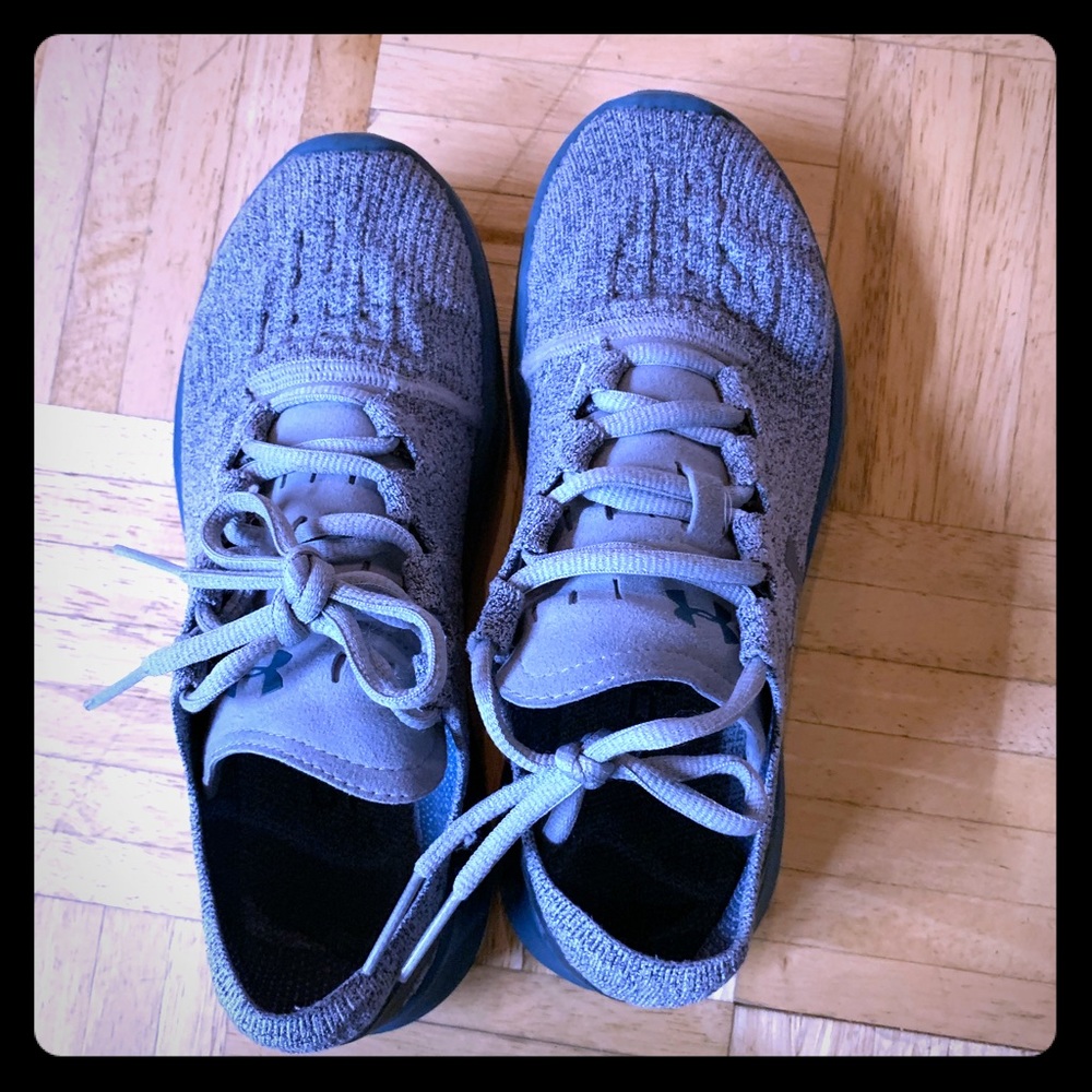 UnderArmour trainers in size 8 very good condition